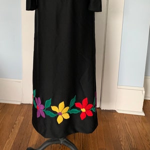 Vintage Leslie Fay Black Dress with Embroidered Flower Trim / Vintage Maxi Dress Long Sleeve / 70s Leslie Fay Original