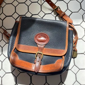 Vintage Dooney and Bourke All Weather Leather Small Surrey Bag / Vintage Dooney AWL Crossbody Purse 90s Navy British Tan Trim