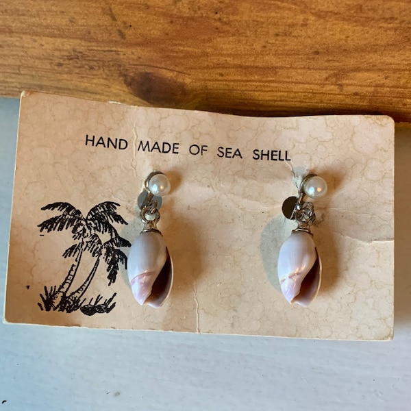 Vintage Sea Shell Earrings / Screwback Earrings / Hand Made Jewelry / Sea Shell Earrings / Faux Pearl and Shell Dangle Earrings