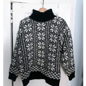 Vintage Ski Sweater / Vintage Snowflake Turtleneck Sweater / Chunky Knit Pullover Sweater Unisex / David Rose Sweater