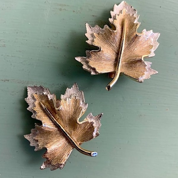 Vintage Sarah Coventry Leaf Earrings / Clip Ons / PAT PEND Sarah Cov Signed / Fall Autumn Costume Jewelry