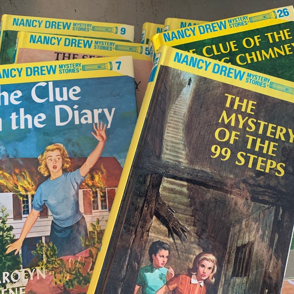 Série de livres Nancy Drew vintage / livres mystère / lampe de poche des années 90 livre à couverture rigide / décoration bibliothèque jaune vintage / livres série mystère filles