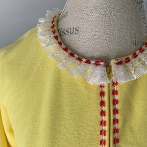 Vintage Yellow Fleece Robe: Red Daisy Trim, White Lace Collar - Sears NOS