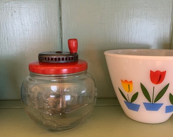 Vintage Glass Jar Mixer Egg Beater Cream Whipper / Decoración de cocina de granja