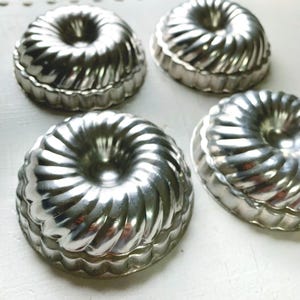 Vintage Mini Jello Molds Spiral Tartlet Tins Set of 4 Four / Retro Kitchen Decor