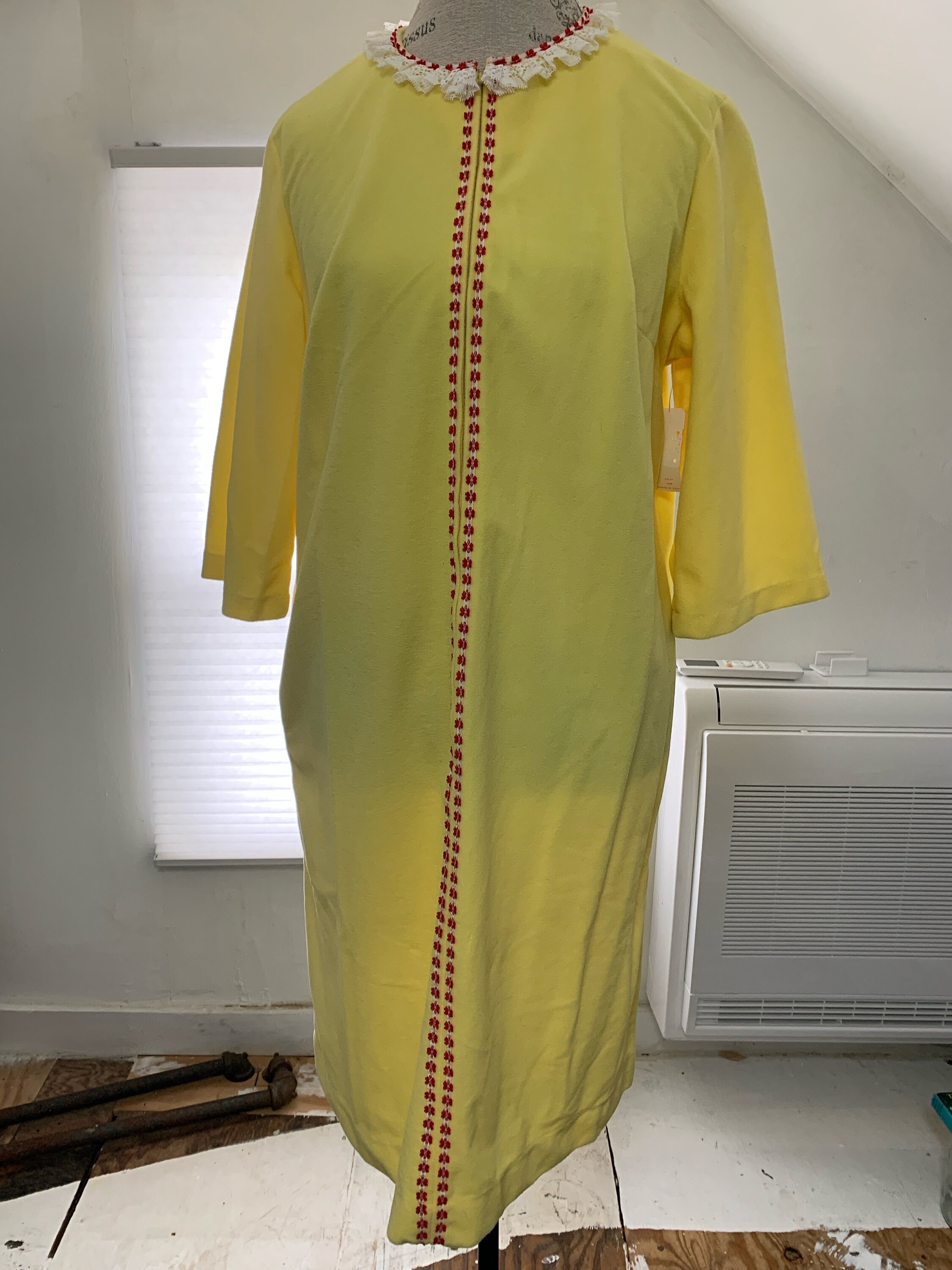 Vintage Yellow Fleece Robe: Red Daisy Trim, White Lace Collar