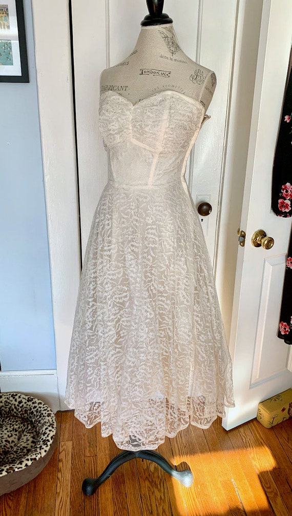 Vintage Strapless Lace Wedding Dress / Size XS S … - image 10