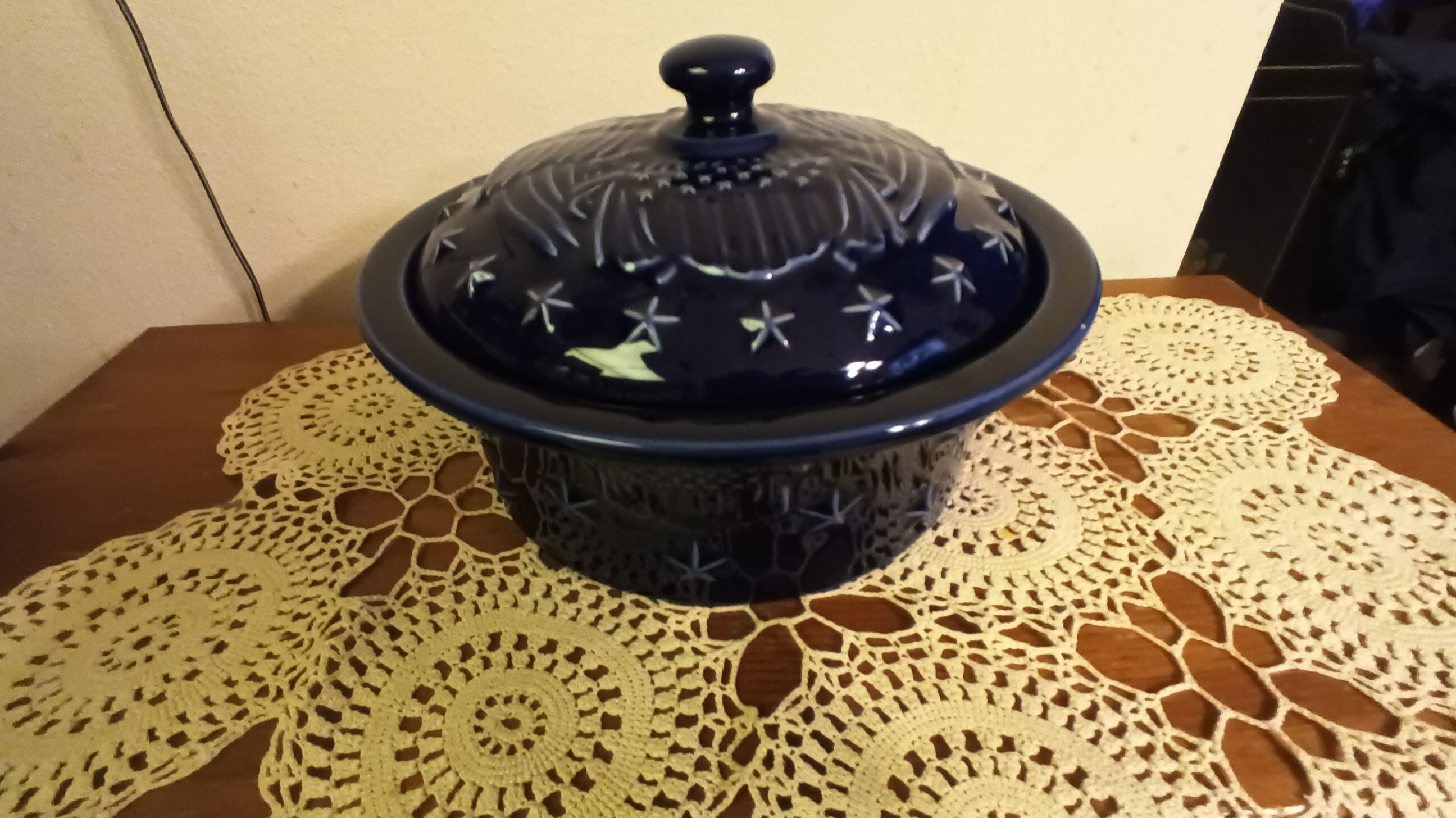 American Eagle Longaberger retired 1.5 covered casserole dish 2002