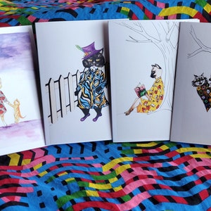 Ensemble de 10 cartes de correspondance vierges de l'artiste Joanna Lapadula. Les cartes sont imprimées à partir d'oeuvres d'art originales. Chats en robes, série 2. Art félin, amoureux des chats
