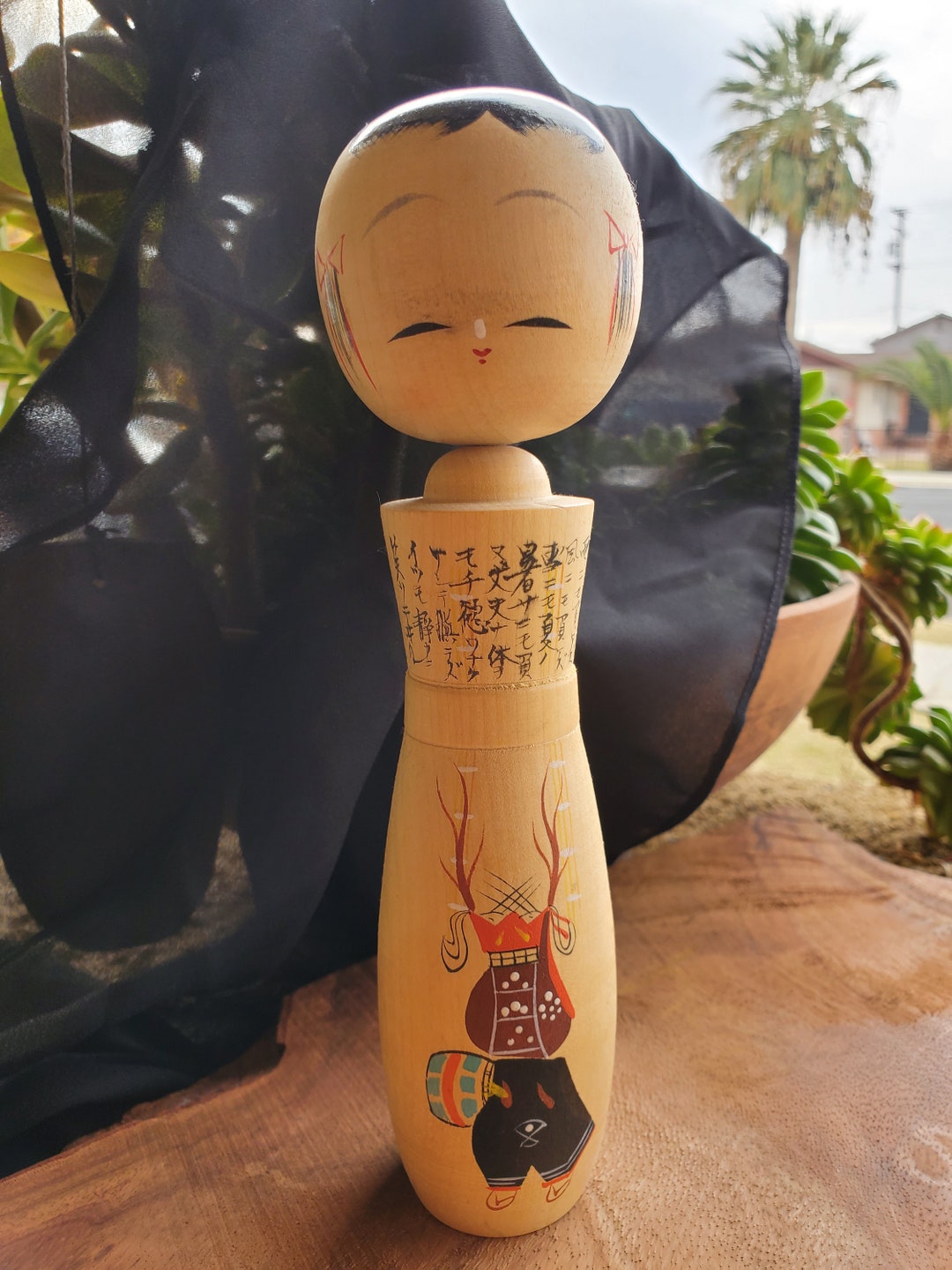 Poupée Japonaise Kokeshi Usaburo, Kimiko's Brown Kimono Poupée Japonaise Kokeshi Usaburo, Kimiko's Brown Kimono