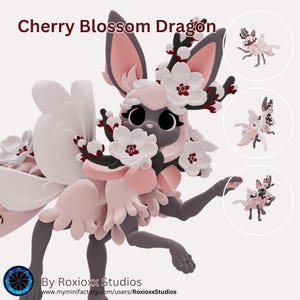 Könnte beinhalten: Eine 3D-gedruckte Figur eines Drachen in Rosa und Grau mit Kirschblüten und Ästen. Der Drache hat große Ohren, einen langen Schwanz und einen kleinen, runden Körper. Die Figur steht auf einem weißen Hintergrund. Der Text "Cherry Blossom Dragon" steht über der Figur. Der Text "By Roxioxx Studios" steht unter der Figur.