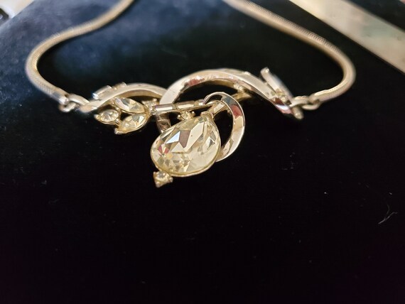 Vintage Trifari Swirly Rhinestone Plated Necklace… - image 8