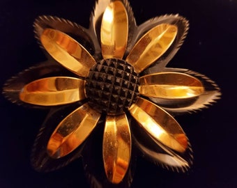 Early Carved Plastic and Brass Daisy Brooch Flower Power Black Gold Large 1940's 1950's Thermoplastic