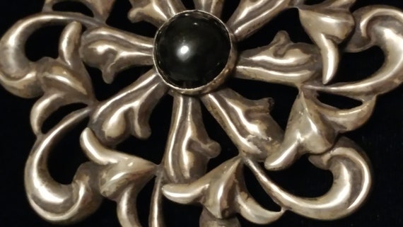 Large Early Mexican Sterling Onyx Flower Brooch 1… - image 2