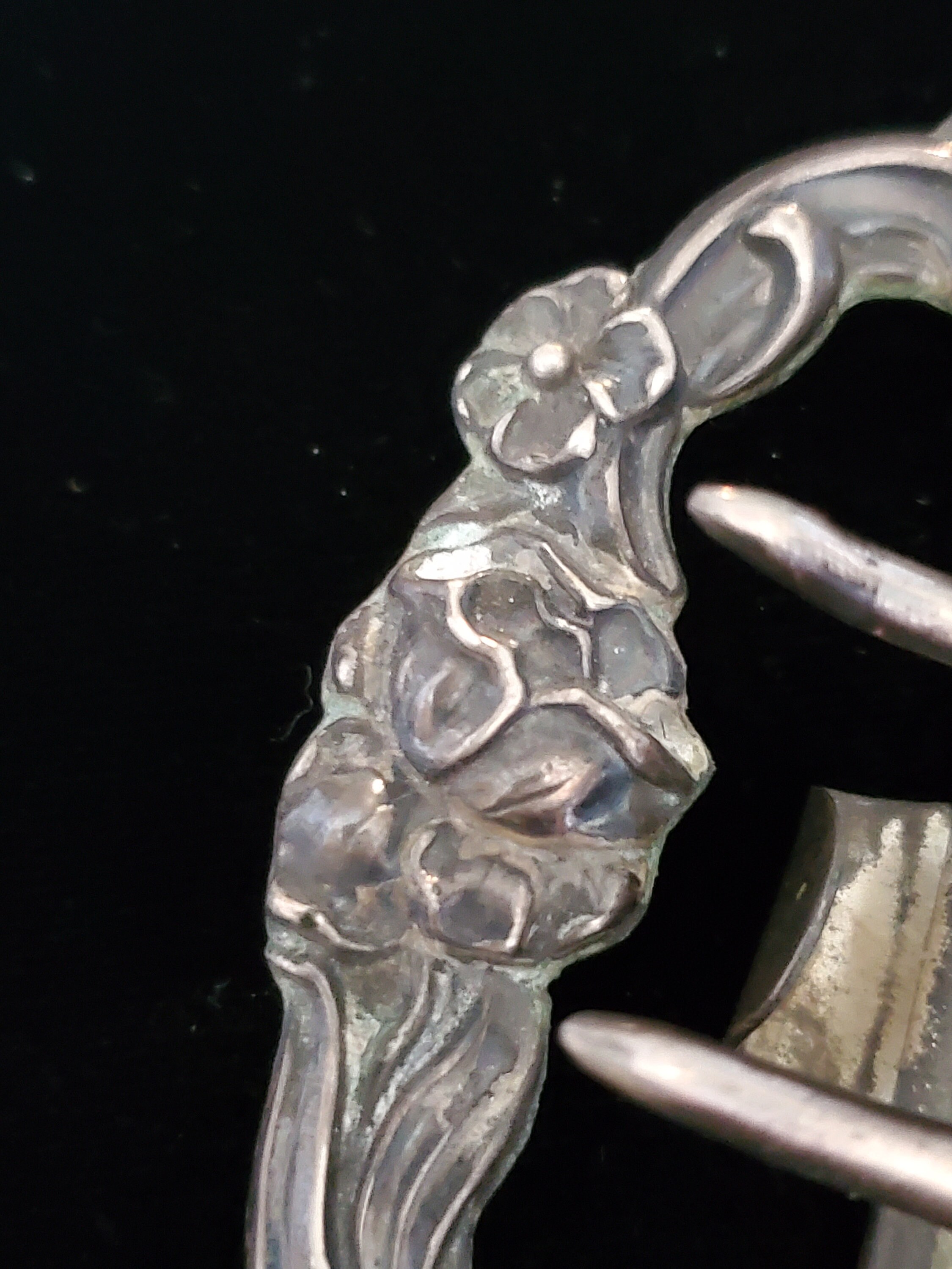 Art Nouveau Sterling Repousse Double Tang Belt Buckle Floral  display picture 2