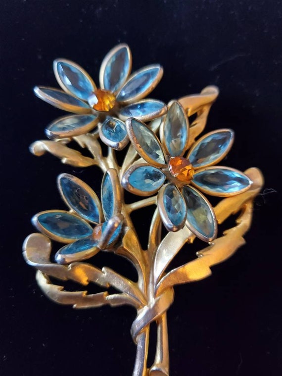 Gorgeous Aqua Glass Daisy Bouquet Brooch 3-D Mid-c