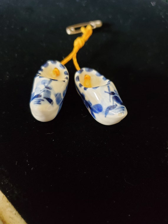 Vintage Delft Blue and White Dutch Shoes Brooch W… - image 3