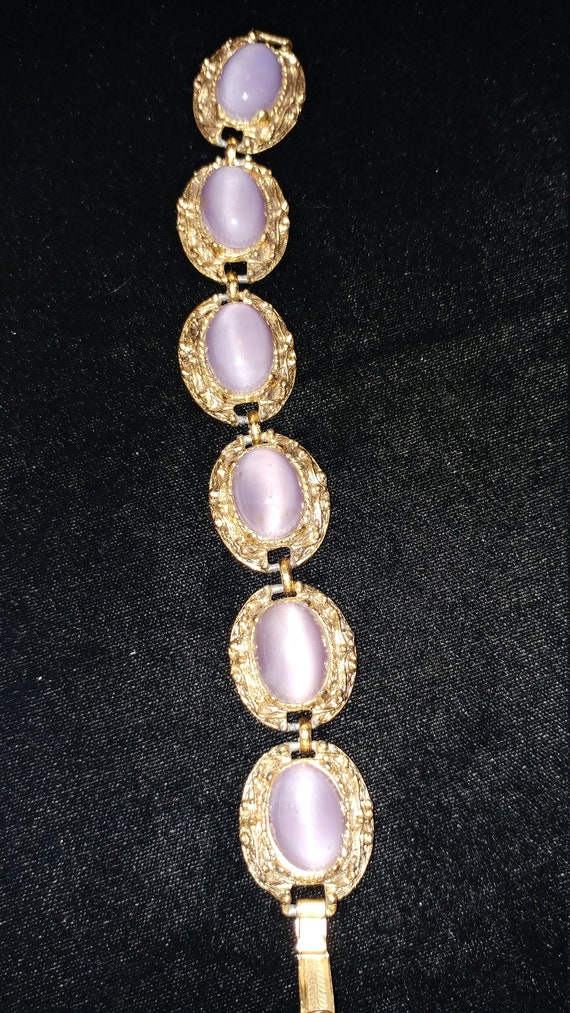 Pretty Lavender Cabochon Glass Gold Tone Bracelet 