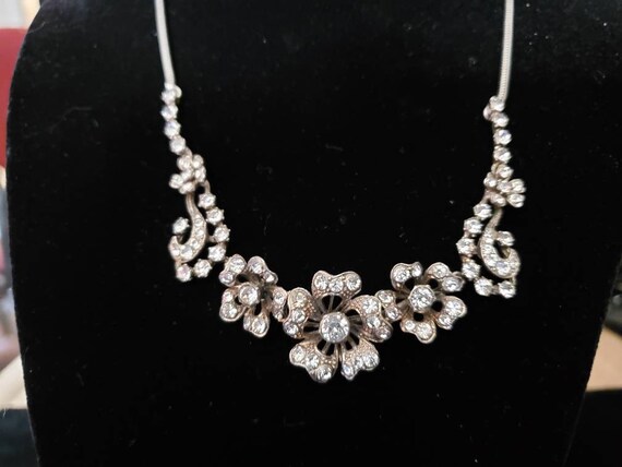 Beautiful Floral Rhinestone Necklace Pierced Desi… - image 5