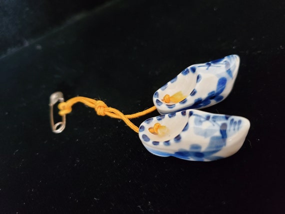 Vintage Delft Blue and White Dutch Shoes Brooch W… - image 2