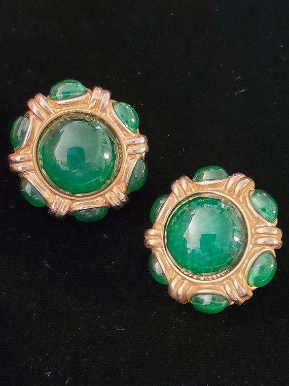 Gorgeous Vintage Green Cabochon Clip-on Earrings 1