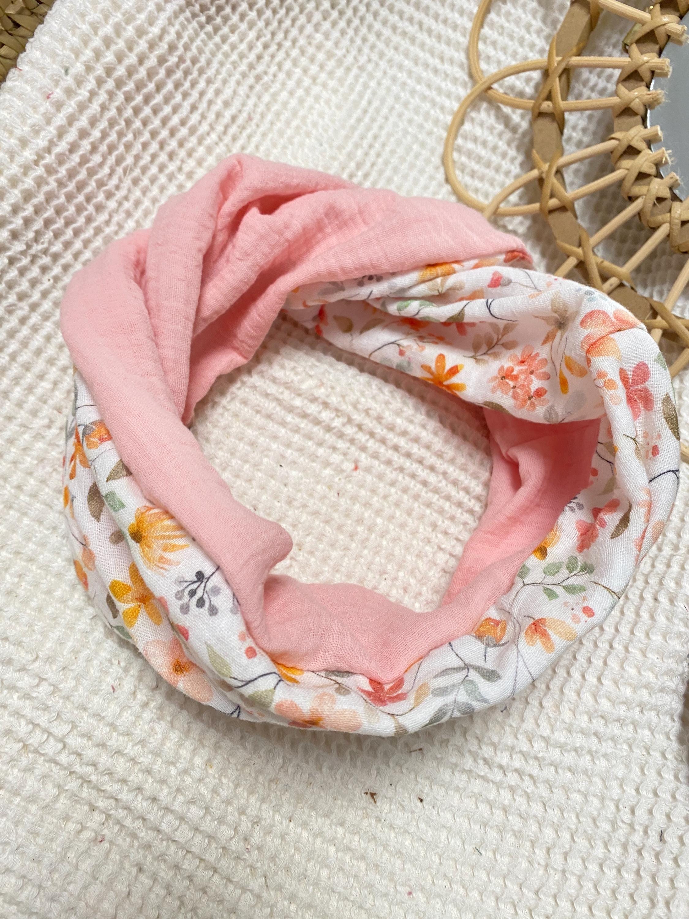 ダブルコットンガーゼを使用した、リバーシブルで個性的な刺繍入り