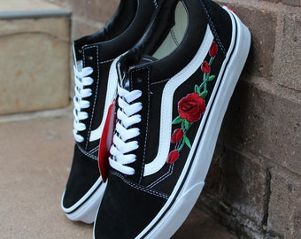 vans con rose rosse ricamate