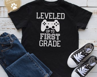 Leveled bis zur First Grade SVG | Zurück zur Schule SVG | Schule Svg | Lehrer Svg | Cricut, Silhouette + mehr | erster Schultag | Ausgeschnittene Datei
