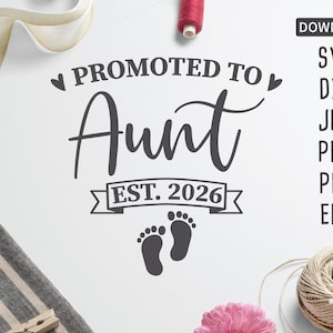 Promu jusqu'au rang de tante estimé en 2026 SVG | nouvelle tante svg | famille svg | grossesse svg | nouveau bébé svg | pieds de bébé svg | svg gratuit à usage commercial | dxf