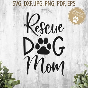 Pu&ograve; includere: Grafica in bianco e nero con il testo "Rescue Dog Mom" e un'impronta di zampa. Il testo "Donates to Rescues" &egrave; in un cerchio con un'impronta di zampa.