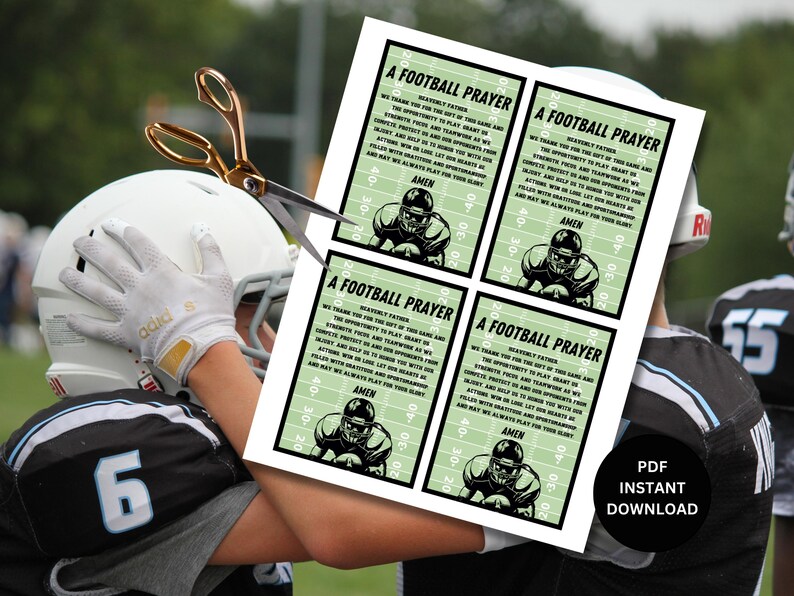 K&ouml;nnte beinhalten: Vier druckbare Karten mit einem gr&uuml;nen und wei&szlig;en Fussballfeld als Hintergrund. Jede Karte zeigt eine Schwarzwei&szlig;illustration eines Fussballspielers und den Text "A Football Prayer". Der Text des Gebets lautet: "Himmlischer Vater, wir danken dir f&uuml;r die Gabe dieses Spiels und die M&ouml;glichkeit, es zu spielen. Gib uns Kraft, Konzentration und Teamwork, w&auml;hrend wir fair k&auml;mpfen und unsere Gegner ehren.  Sch&uuml;tze uns immer und leite uns mit deinen Handlungen und hilf uns, unsere Herzen mit Liebe, Freude und Sportsgeist zu erf&uuml;llen.  Hilf uns, an deinem Wort festzuhalten, und m&ouml;gen wir immer zu deiner Ehre spielen. Amen."