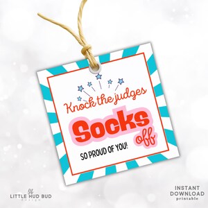 Knock the Judges Socks Off Cheerleader Geschenkanhänger für Wettbewerbe Tanz Geschenkanhänger für Turnerin Sock Tag Geschenkanhänger