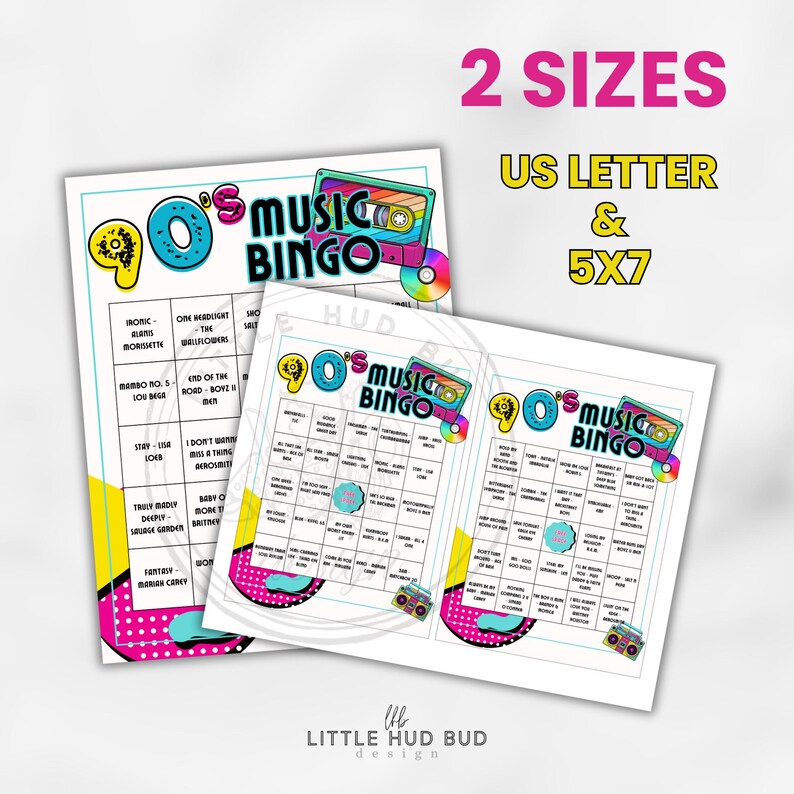 Puede incluir: Dos hojas de Bingo de m&uacute;sica de los 90, con un gr&aacute;fico retro de casete y CD. El texto dice "2 tama&ntilde;os, US Letter & 5x7". Las tarjetas de bingo tienen varias referencias musicales de los 90. El dise&ntilde;o utiliza colores brillantes y una fuente l&uacute;dica.