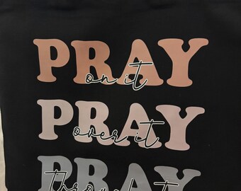 Tragetaschen - Beten, Cowgirl-Stiefel, Kaffee zuerst