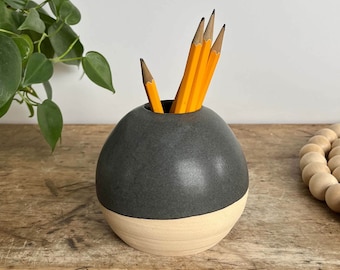 Modern Decor Vase Black Matte Pencil Holder black Decor minimalist black vase monochromatic handmade pottery Art brush holder