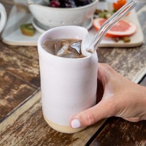 Gobelet à café personnalisé poterie cadeau pour son café à emporter gobelet à café glacé personnalisé Mug fait main mug portable en céramique cadeau café