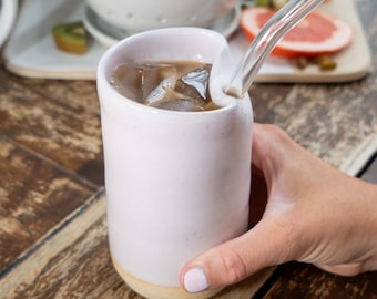 Vaso de café personalizado de cerámica, regalo para ella, taza para llevar, vaso para café helado, taza personalizada hecha a mano, taza portátil de cerámica, regalo para el café