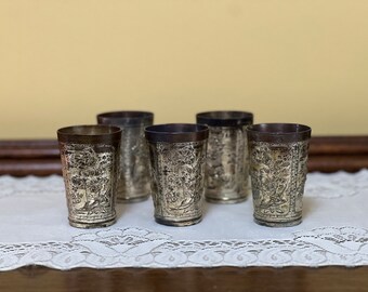 Vasos antiguos japoneses Meiji/Taisho de plata sobre cobre – Juego de 5, con sello Koyama