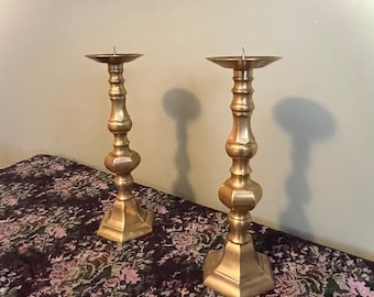 Candelabros grandes de latón vintage