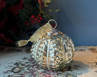 Adorno navideño vintage de vidrio de mercurio