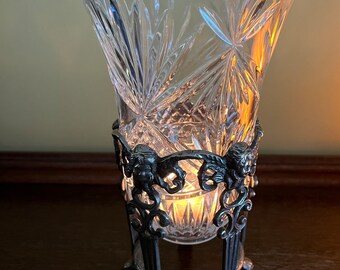 Candelabro de cristal vintage con base de metal ornamentada