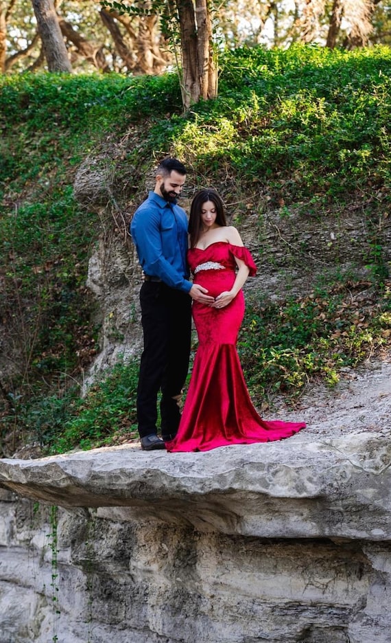 Red Valentine's Day Dress Ideas to Spread elegance and Glamour - Hike n Dip  | Wedding couples photography, Wedding photoshoot, Wedding couple poses
