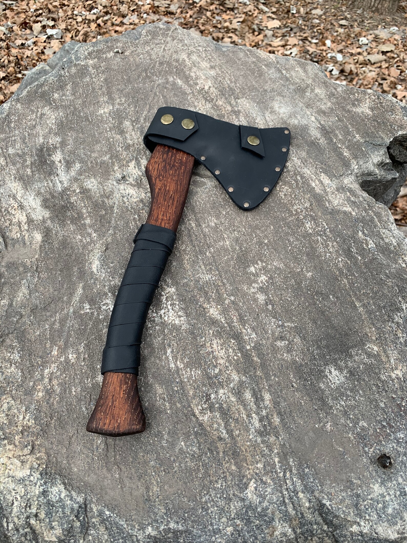 Hache Viking Forgée Main - Lame Acier Carbone 6" - Manche Bois 20" - Cadeau Extérieur