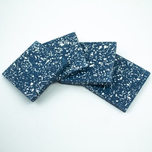 Marineblauwe en witte Terrazzo onderzetters