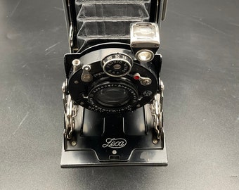 Zeca folding camera