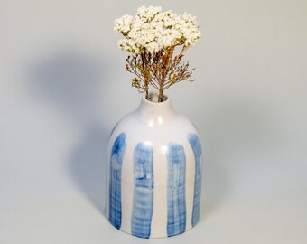 Vase en céramique fait main - accent bleu clair
