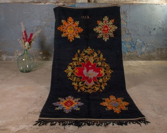 Vecchi tappeti marocchini- YakoubiaTappeto marocchino-Tappeto berbero-Tappeto personalizzato
