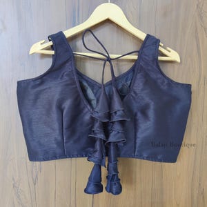 Zwarte sariblouse van ruwe zijde: mouwloze Indiase crop top