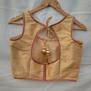 Camicetta Saree dorata fatta a mano, camicetta Saree, camicetta Lehanga, camicetta Sari Readymae, camicetta Saree, top corto, camicetta per damigelle d'onore