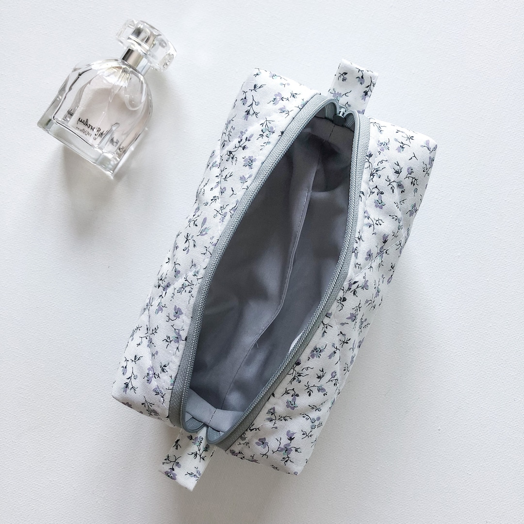 Buy Blumen Kosmetiktasche Personalisiert Weiß Grau, Gesteppt